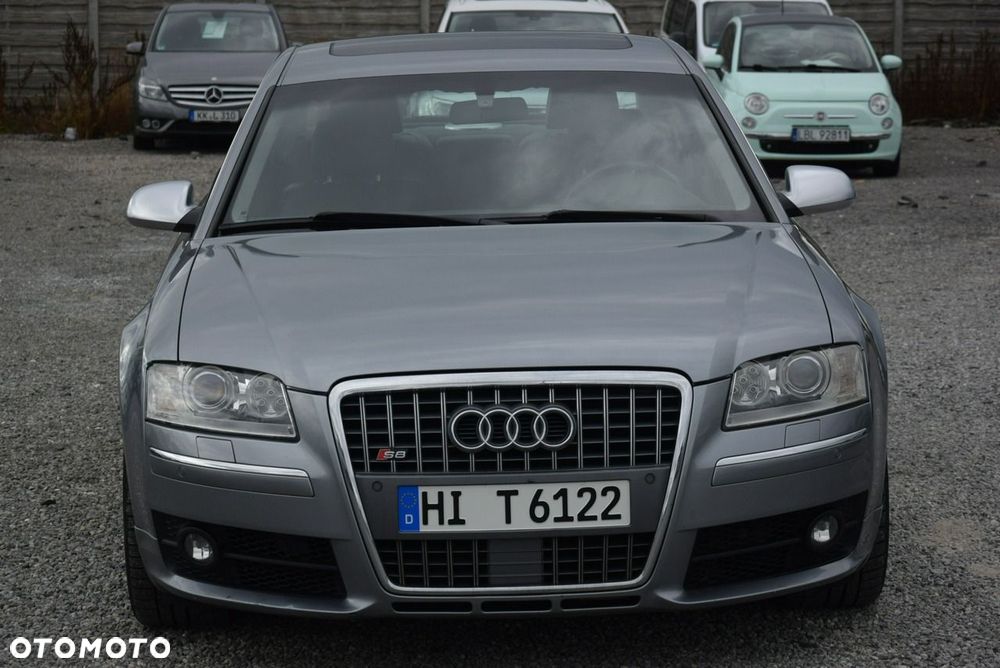 Audi S8 - 2