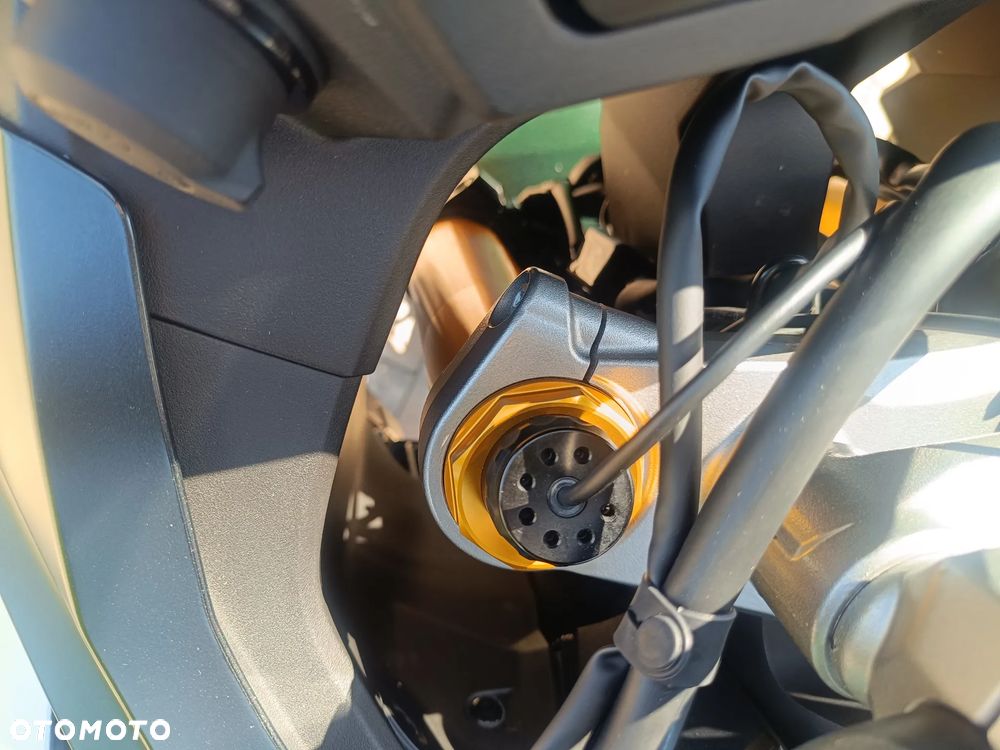 Suzuki GSX 1000 - 32