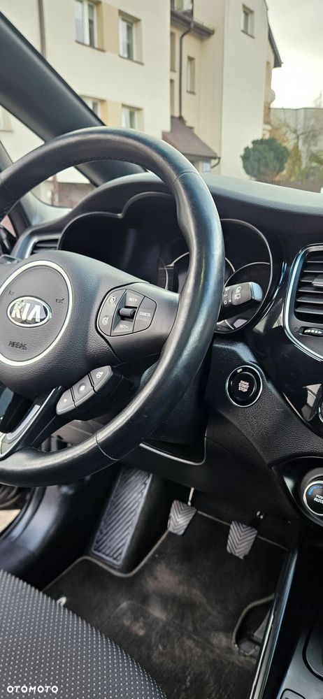 Kia Carens 1.7 CRDi 136 Dream Team Edition - 25