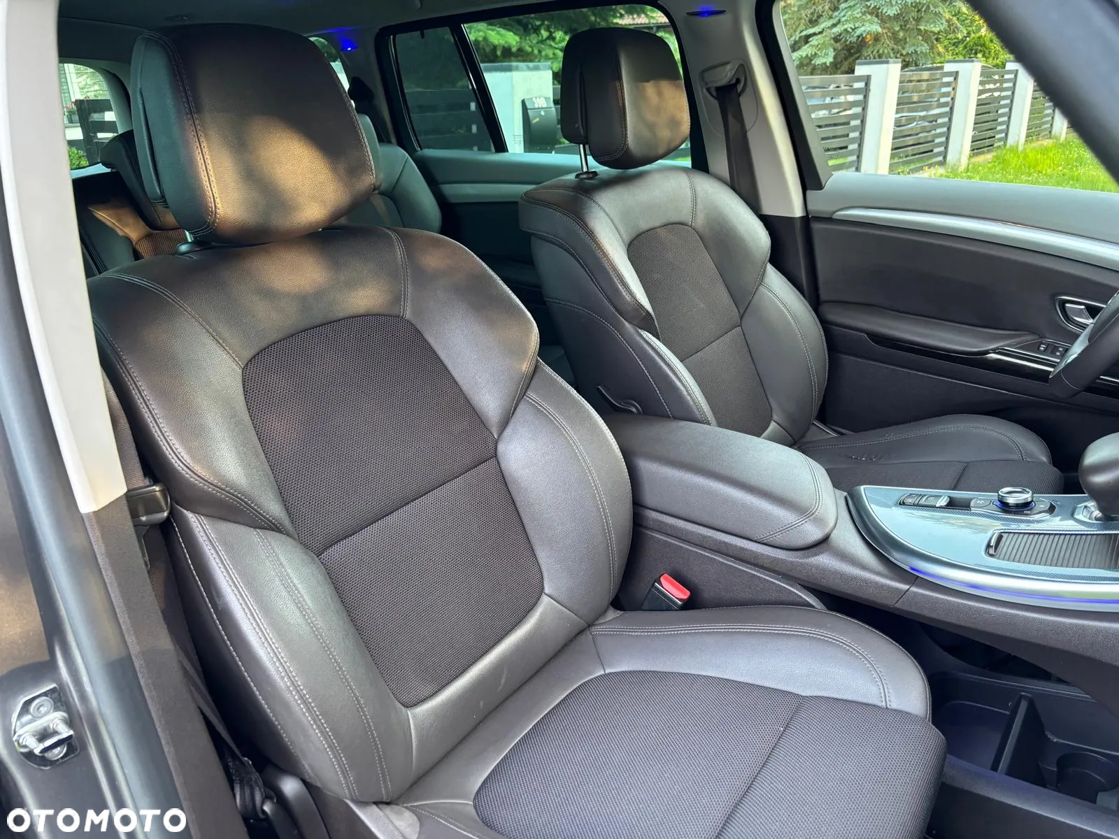 Renault Espace 1.6 dCi Energy Initiale Paris EDC 7os - 26