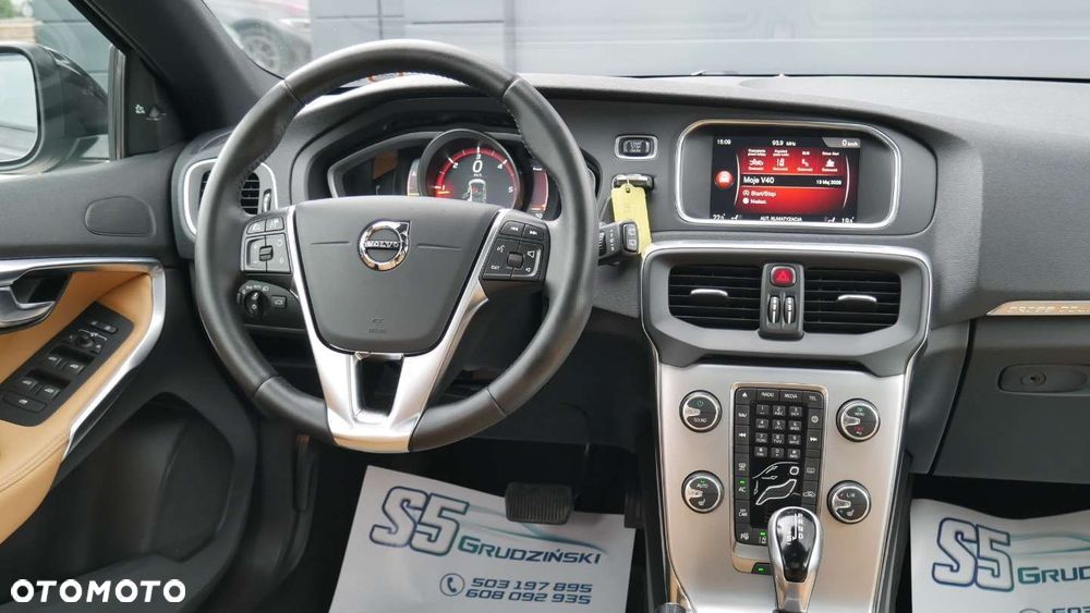 Volvo V40 Cross Country - 10