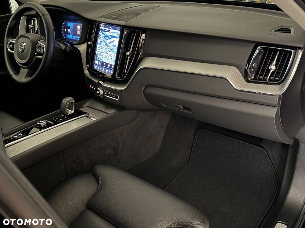 Volvo XC 60 B4 D AWD Plus Dark - 23