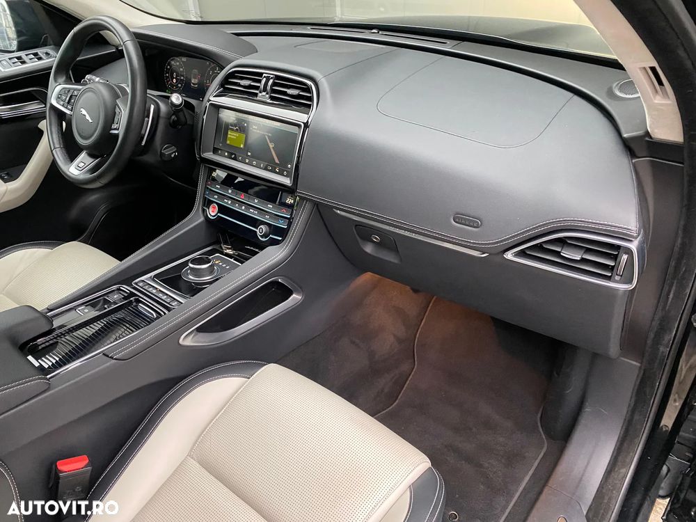Jaguar F-Pace 20d AWD R-Sport - 13