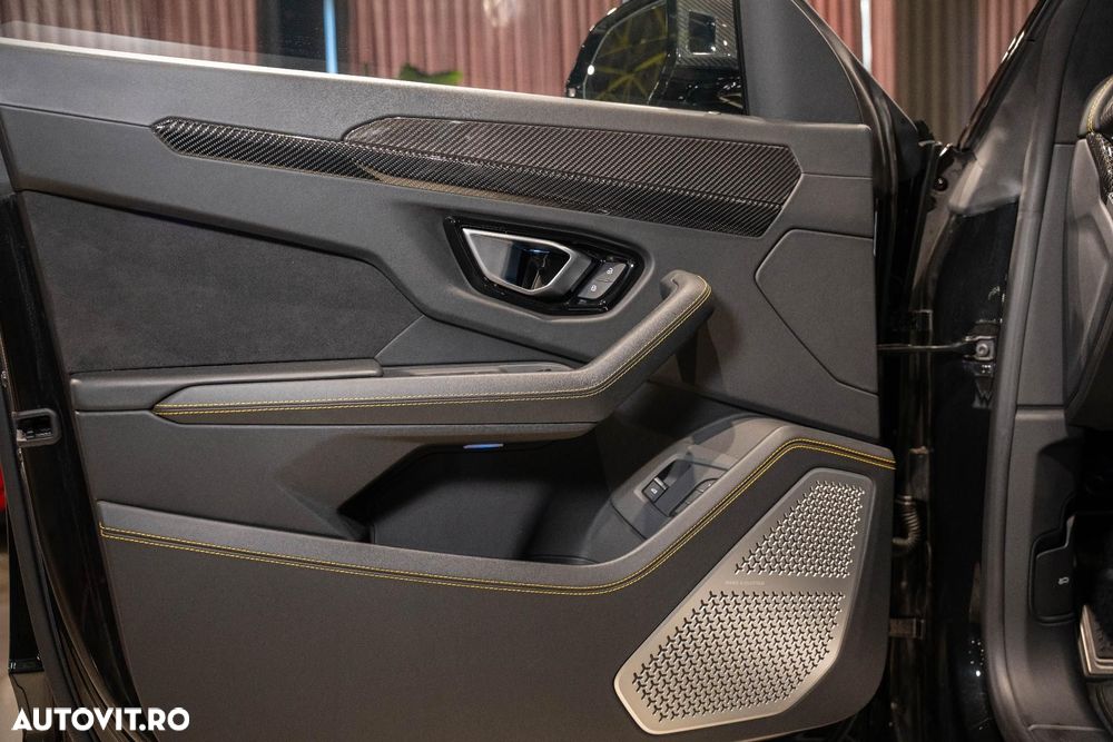 Lamborghini URUS - 38