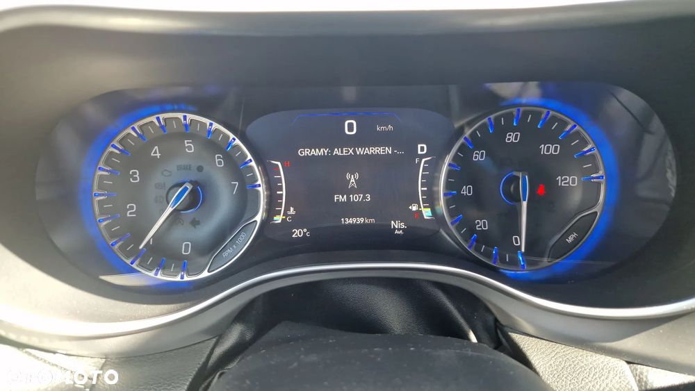 Chrysler Pacifica - 32