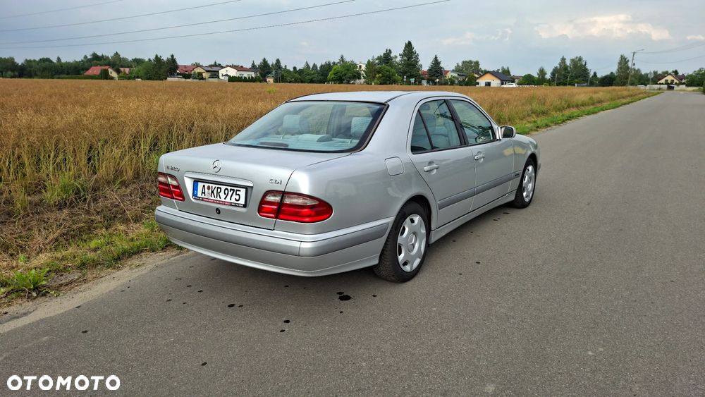 Mercedes-Benz Klasa E 220 CDI Classic - 2