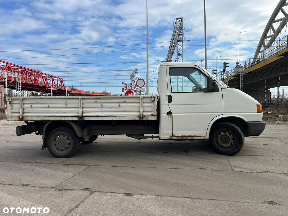 Volkswagen Transporter T4, rocznik 1995, wersja z długą skrzynią 2,9 m x 1,85 m, kabina 3-osobowa. - 5