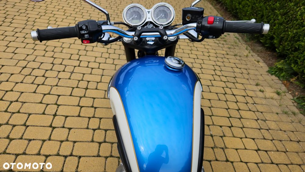 Triumph Bonneville - 14