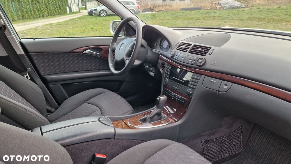 Mercedes-Benz Klasa E 200 Kompressor Automatik Classic - 11