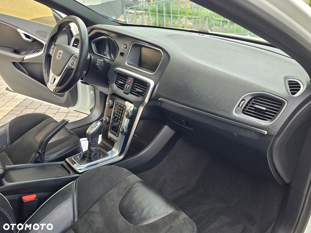 Volvo V40 D2 R Design - 30