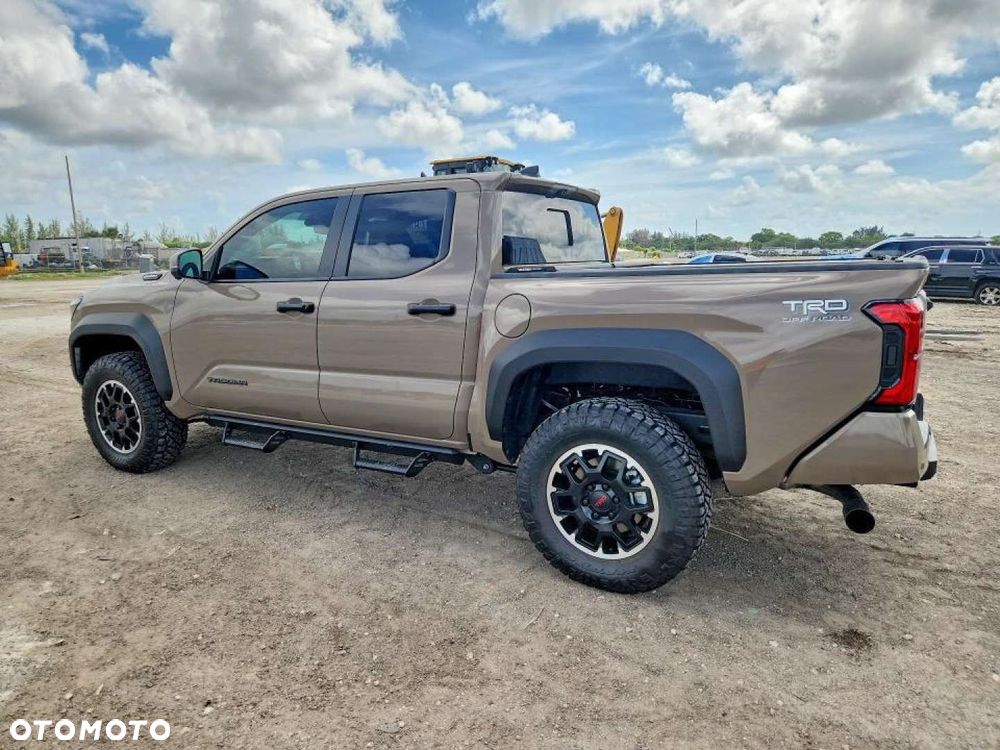 Toyota Tacoma - 2