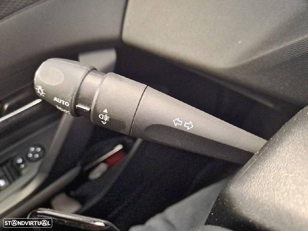 Peugeot 308 1.2 Hybrid Style e-DCS6 - 14