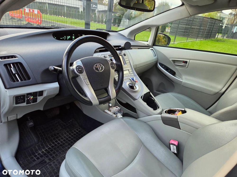 Toyota Prius - 4