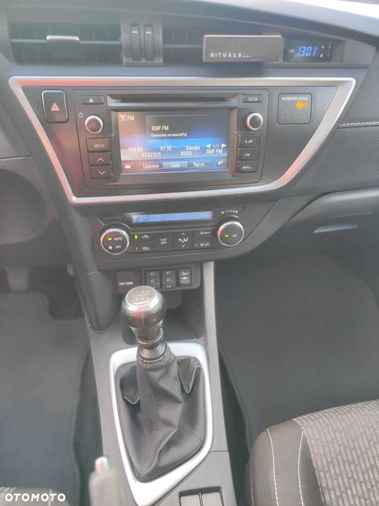 Toyota Auris 1.6 Premium Comfort - 8