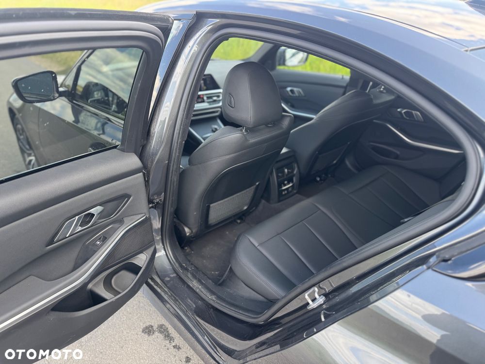 BMW Seria 3 330i xDrive M Sport sport - 22