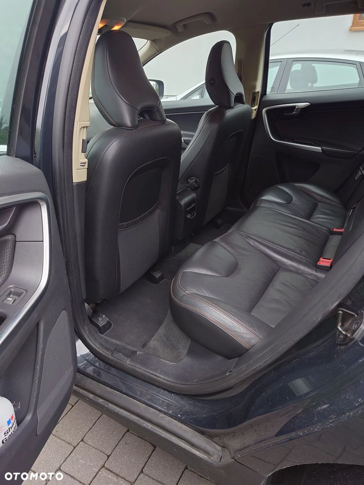 Volvo XC 60 D5 AWD Momentum - 4