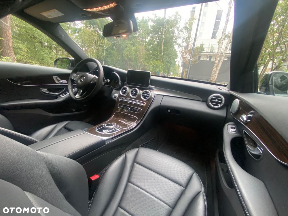 Mercedes-Benz Klasa C 300 9G-TRONIC - 2