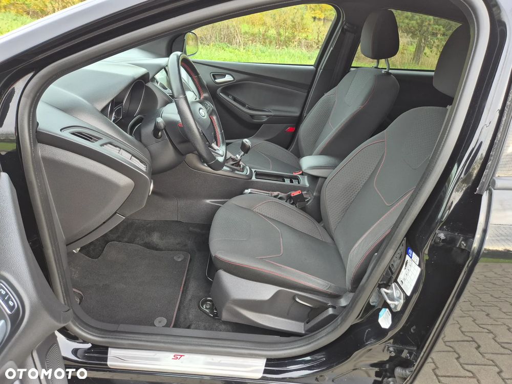 Ford Focus 1.0 EcoBoost Start-Stopp-System ST-LINE DESIGN - 32