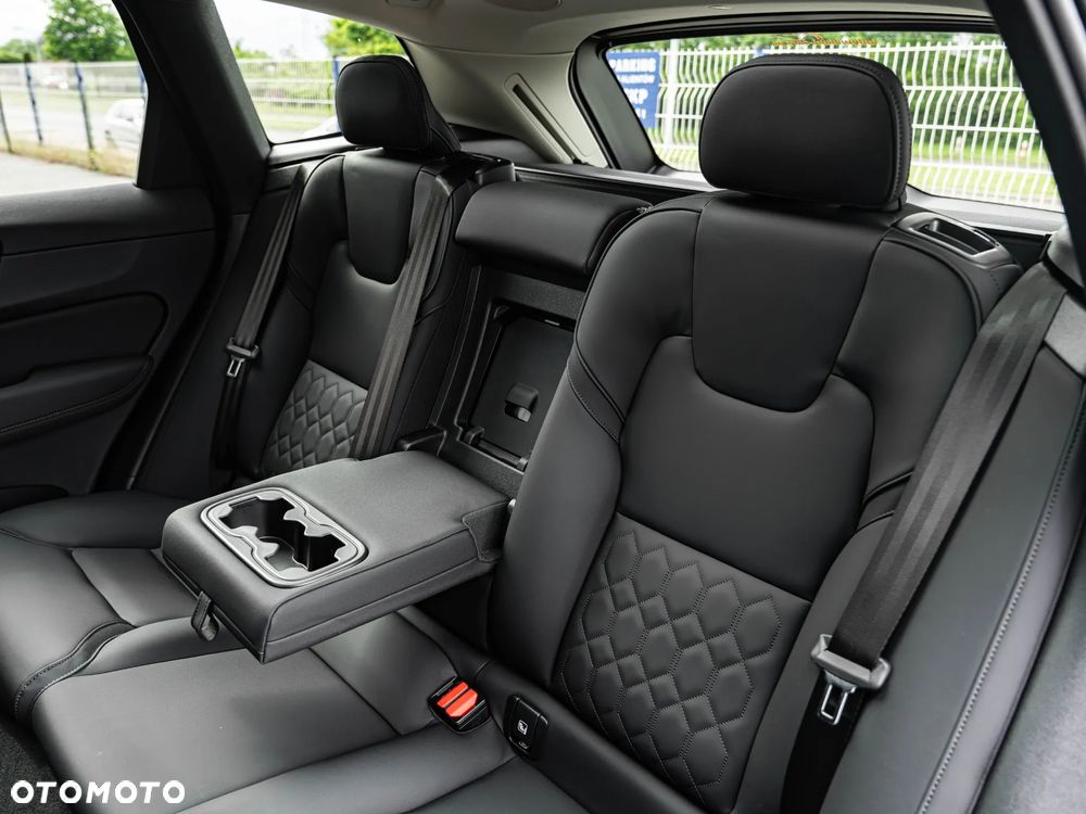 Volvo XC 60 B5 B AWD Plus Dark - 27