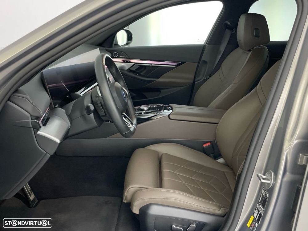 BMW i5 eDrive40 - 11