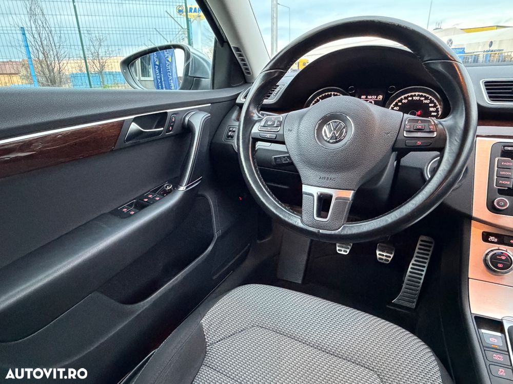 Volkswagen Passat 2.0 TDI BlueMotion Technology Highline - 17
