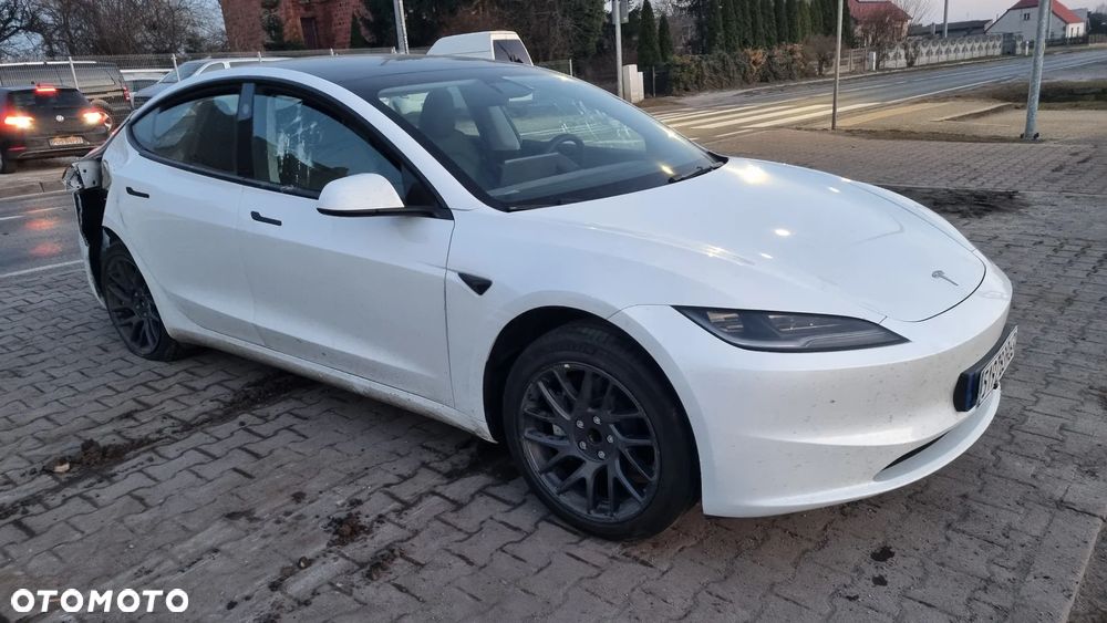 Tesla Model 3 - 9