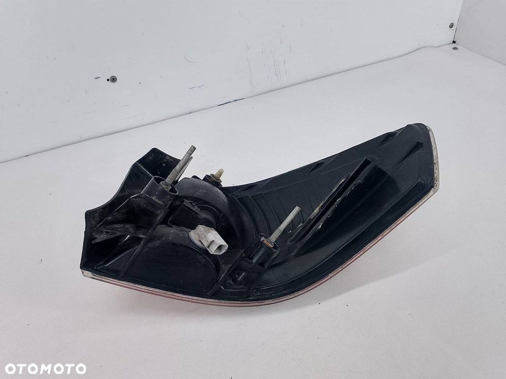 LAMPA TYLNA LEWA FORD FOCUS II 8S43-13B505-A  9S43-13B505-A  8S4X-13441-A - 2