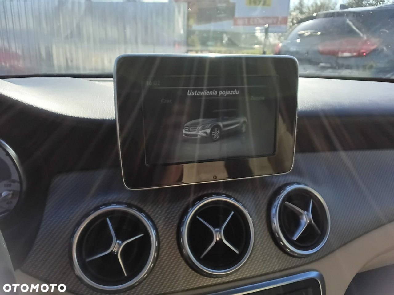 Mercedes-Benz GLA - 24