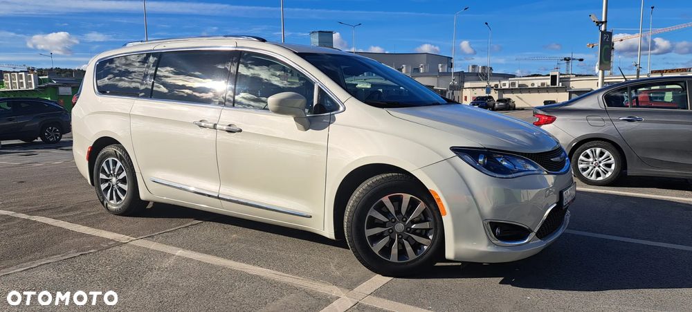 Chrysler Pacifica - 4