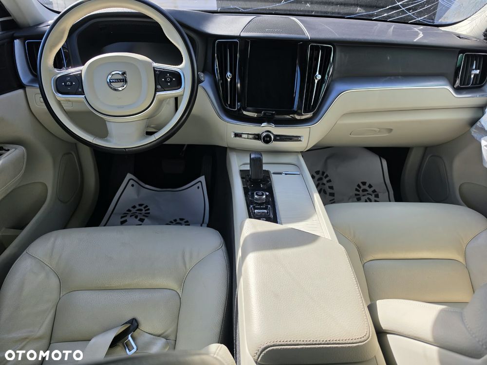 Volvo XC 60 B4 D Momentum Pro - 12