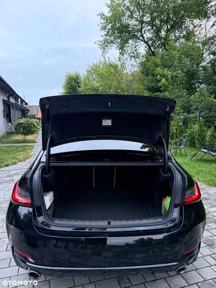 BMW Seria 3 330i xDrive - 16