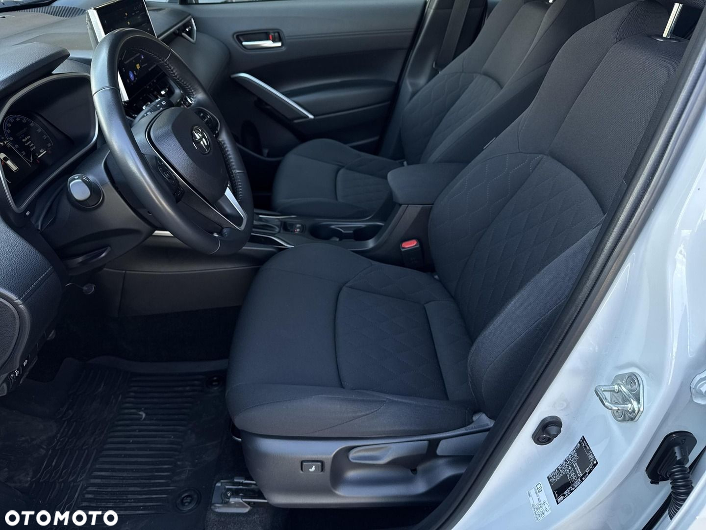 Toyota Corolla Cross 2.0 Hybrid Comfort - 12