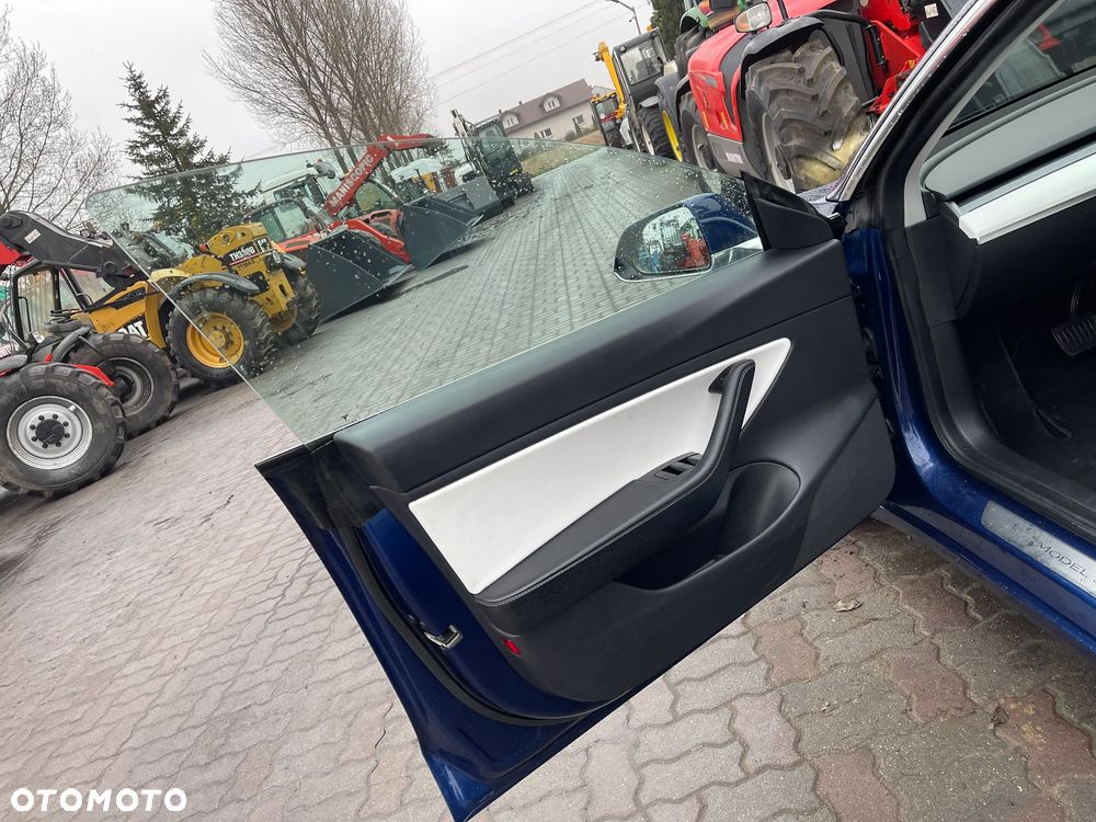 Tesla Model 3 - 25