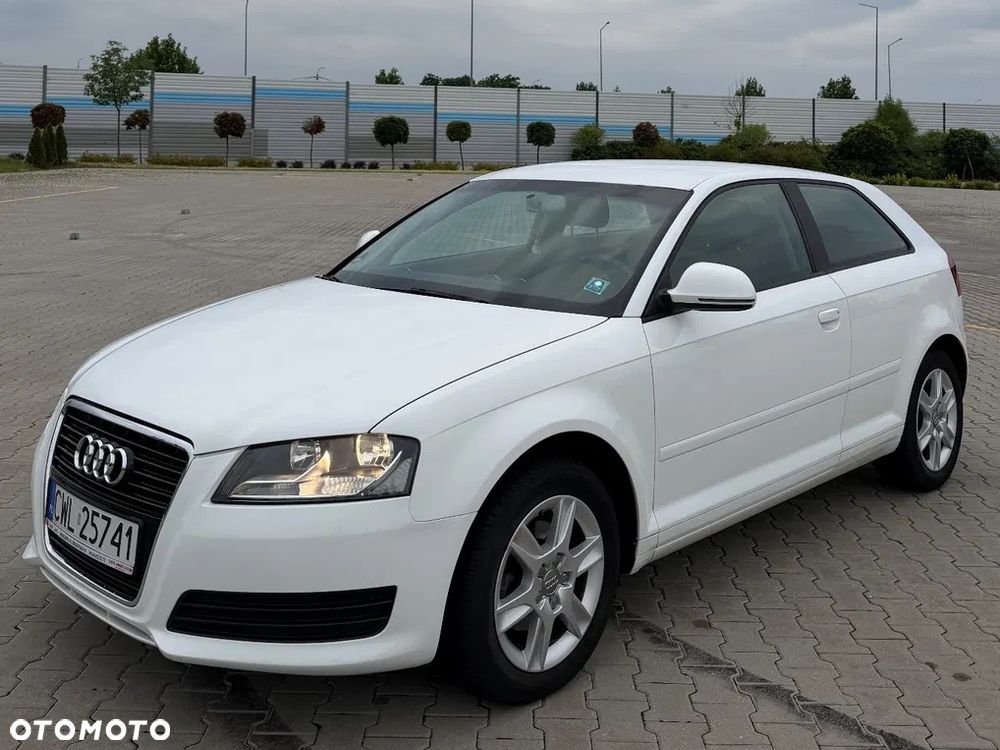 Audi A3 3-drzwiowe 1.6 Attraction - 2