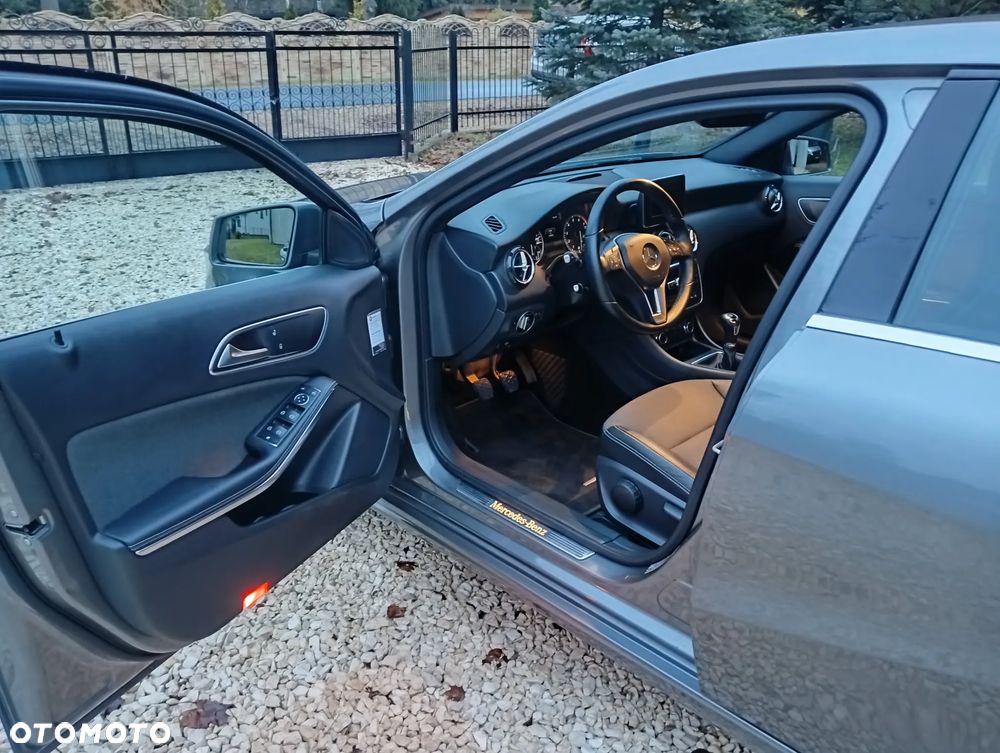 Mercedes-Benz Klasa A 180 BlueEFFICIENCY Edition Style - 26