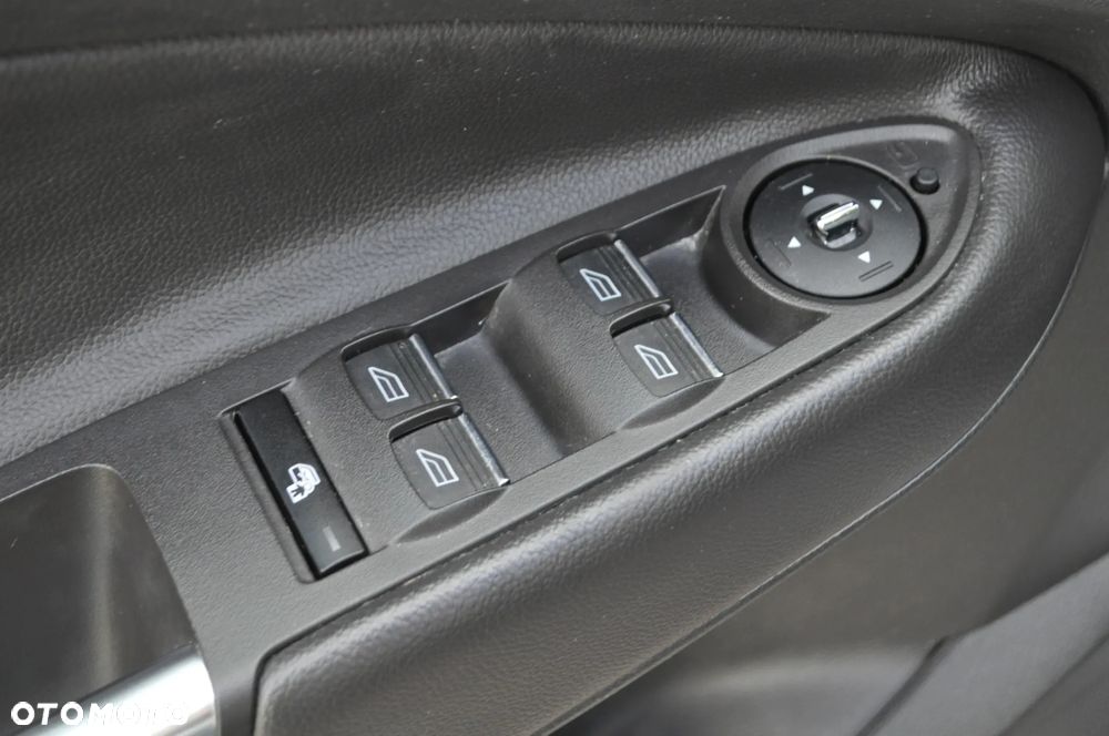 Ford Kuga 2.0 TDCi 2x4 Titanium - 37