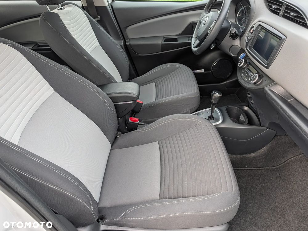 Toyota Yaris Hybrid 100 Premium - 18