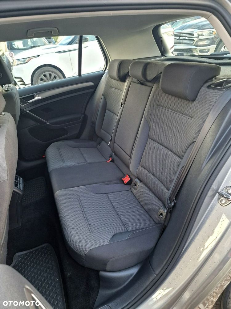 Volkswagen Golf - 23
