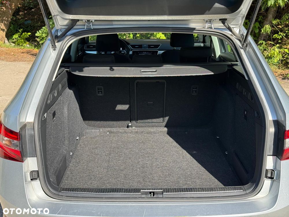 Skoda Superb 2.0 TDI SCR Ambition DSG - 13