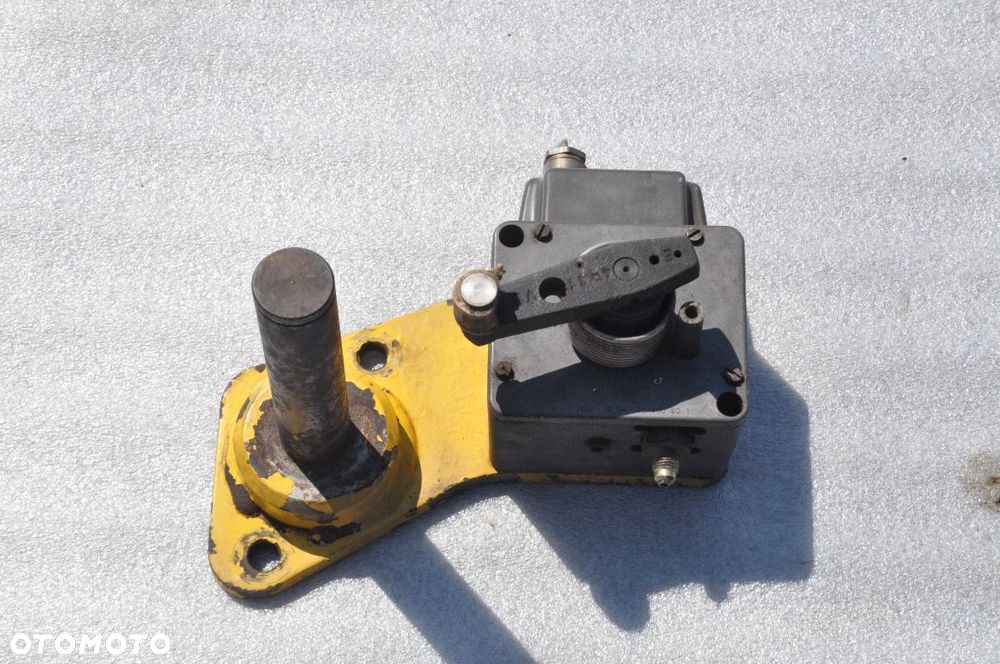 CZUJNIK REGULATOR KOMATSU PW75 95 - 1