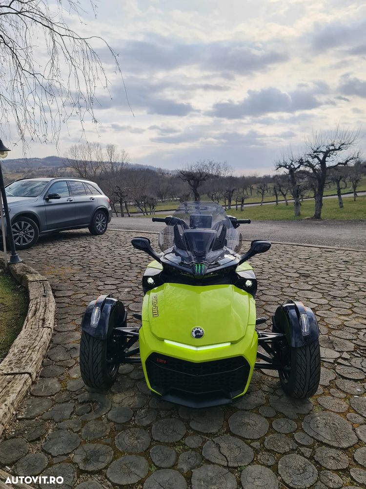 Can-Am Spyder - 17