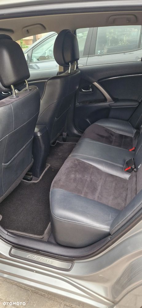 Toyota Avensis 1.8 Premium EU5 - 12