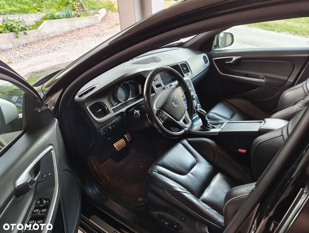 Volvo V60 T6 AWD R-Design - 2