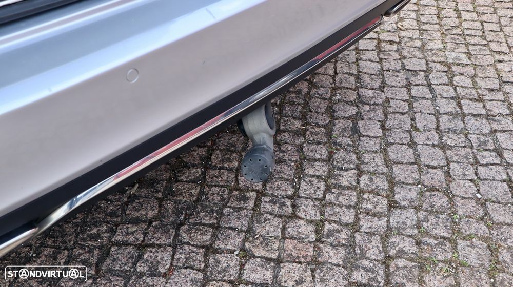 Mercedes-Benz E 250 BlueTEC Avantgarde Auto. - 52