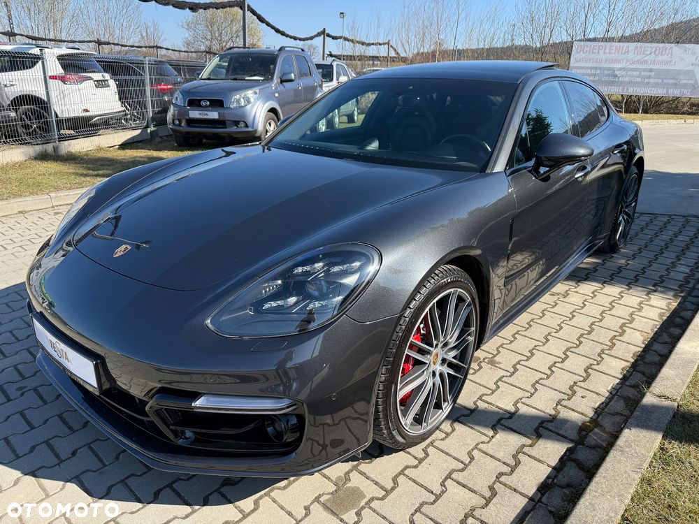Porsche Panamera - 4