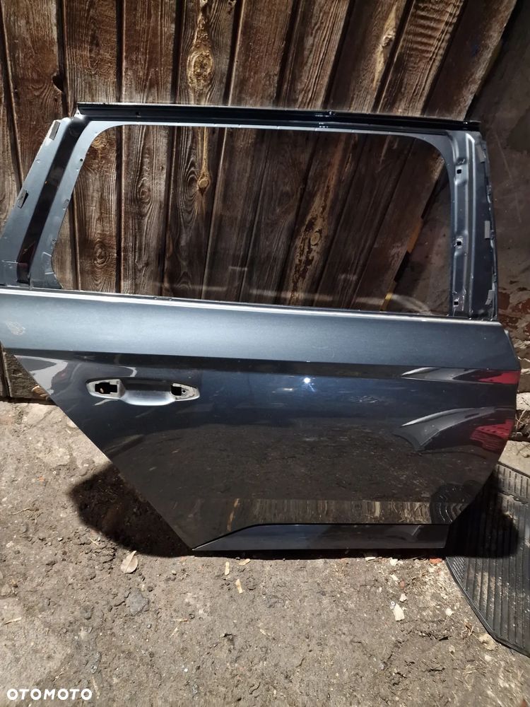 Drzwi  prawy  tył  skoda  superb  III  kombi - 2