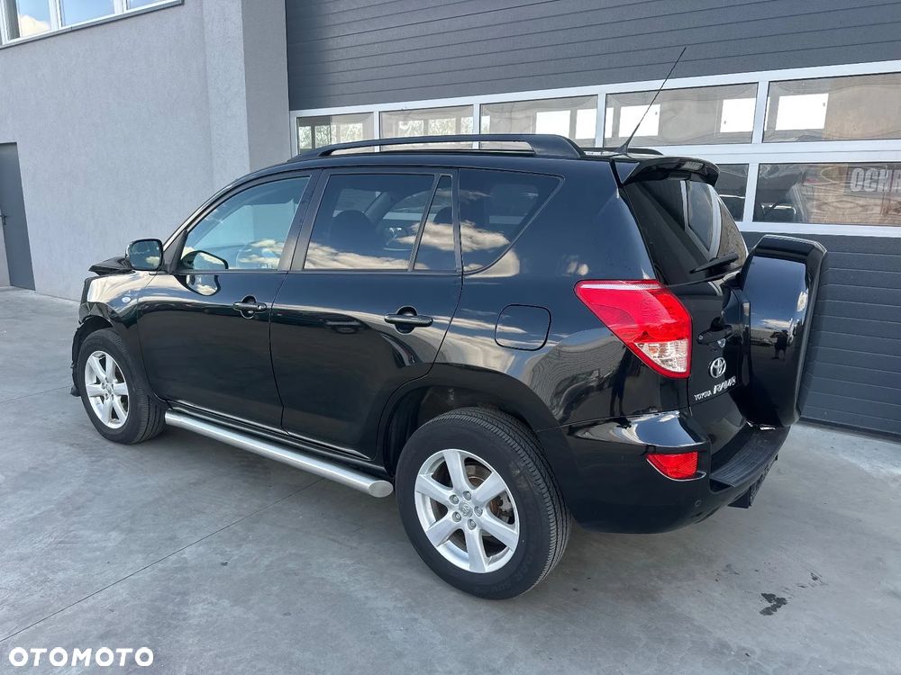 Toyota RAV4 - 8