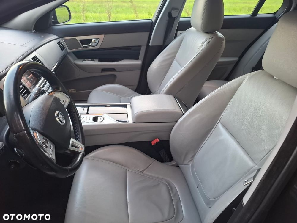 Jaguar XF 2.2 - 17