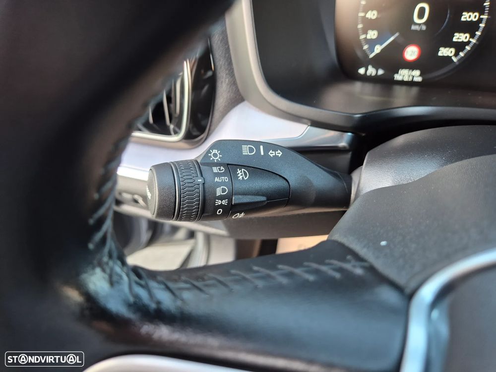 Volvo V60 2.0 D3 Momentum Plus - 25