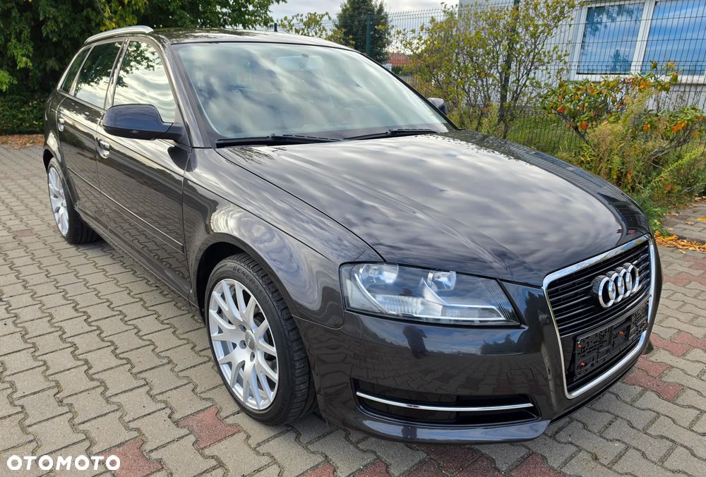 Audi A3 Sportback 1.6 TDI DPF Ambiente - 12